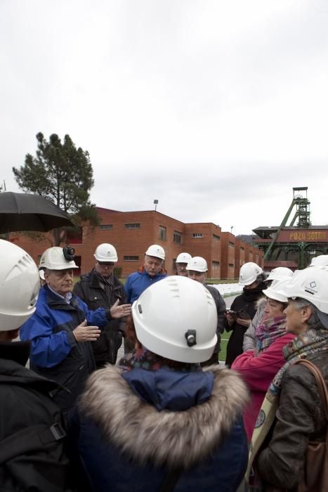 Los vecinos de Sabero, en el recorrido por el pozo Sotón.