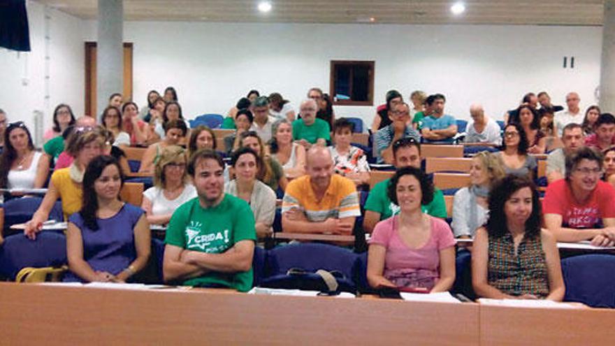 Imagen de la asamblea de FAPA-Mallorca celebrada ayer en el instituto de Marratxí.