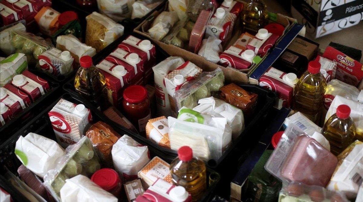 zentauroepp53392093 cestas de comida que vecinos voluntarios de la red de cuidad200512163533 zentauroepp53392093 cestas de comida que vecinos voluntarios de la red de cuidad200512163533