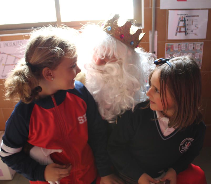 Los Reyes Magos visitan el colegio de Las Esclavas