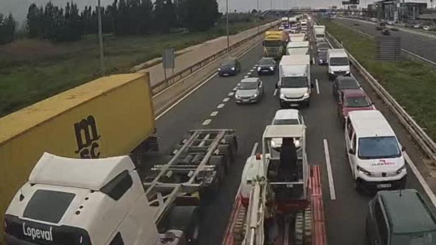 Atascos en Valencia: retenciones kilométricas en la A-7 y la V-30 y niebla en el interior, según la DGT