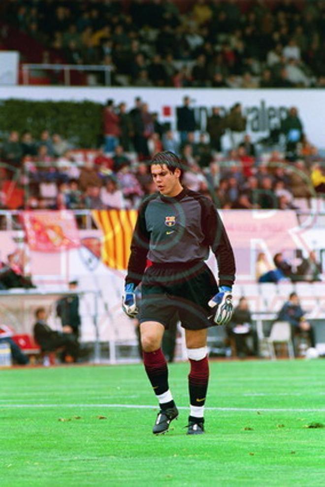 15.Víctor Valdés 2001-2002
