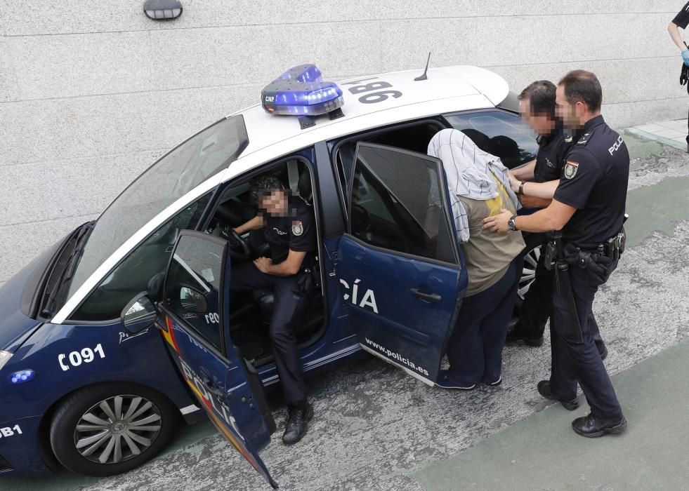 La Policía registró el domicilio de José Luis Luna, que se sometió ayer en el  juzgado de Vigo a un examen forense - Hoy declara en Redondela