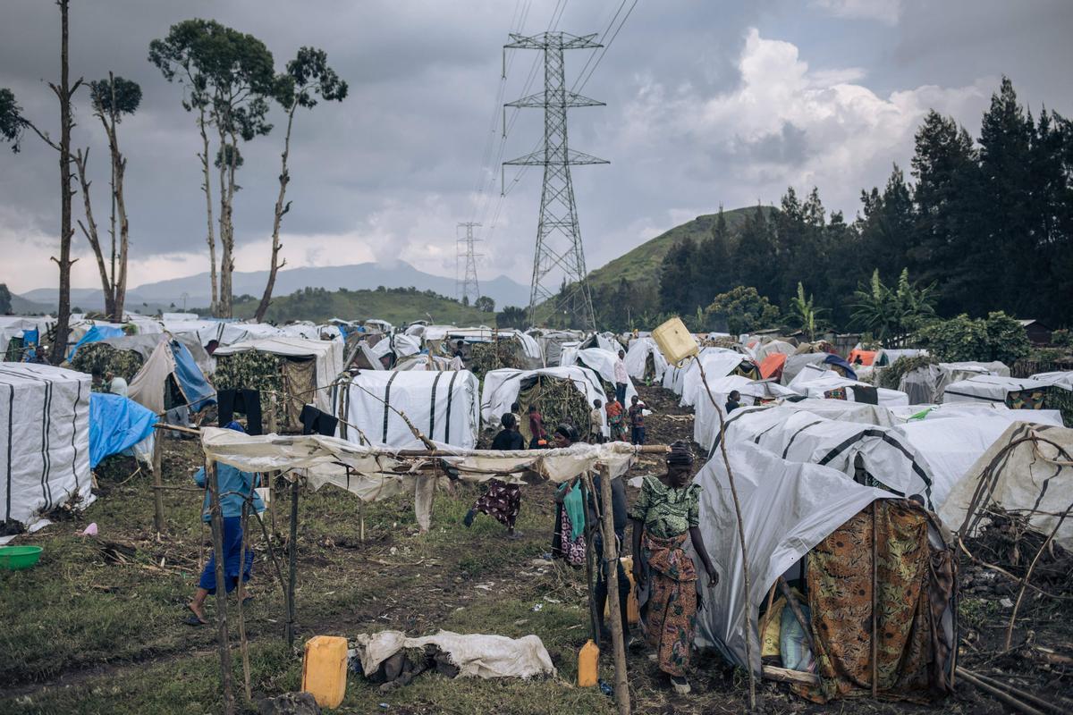 Desplazados a causa de los enfrentamientos cerca de Goma, en el Congo. En casi seis meses de enfrentamientos, más de 300.000 personas han huido de sus hogares.