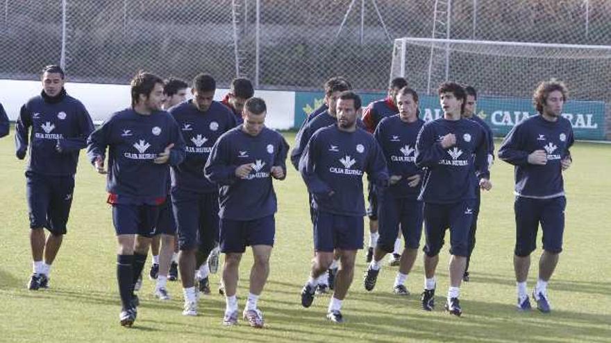 Los componentes de la plantilla del Zamora C. F. regresaron en la matinal de ayer a los entrenamientos tras el 1-1 del domingo