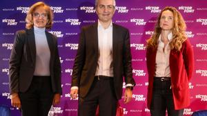 Víctor Font durante la presentación de sus dos primeras consejeras de su candidatura, Maria Teresa Andreu (izquierda) y Joana Barbany.