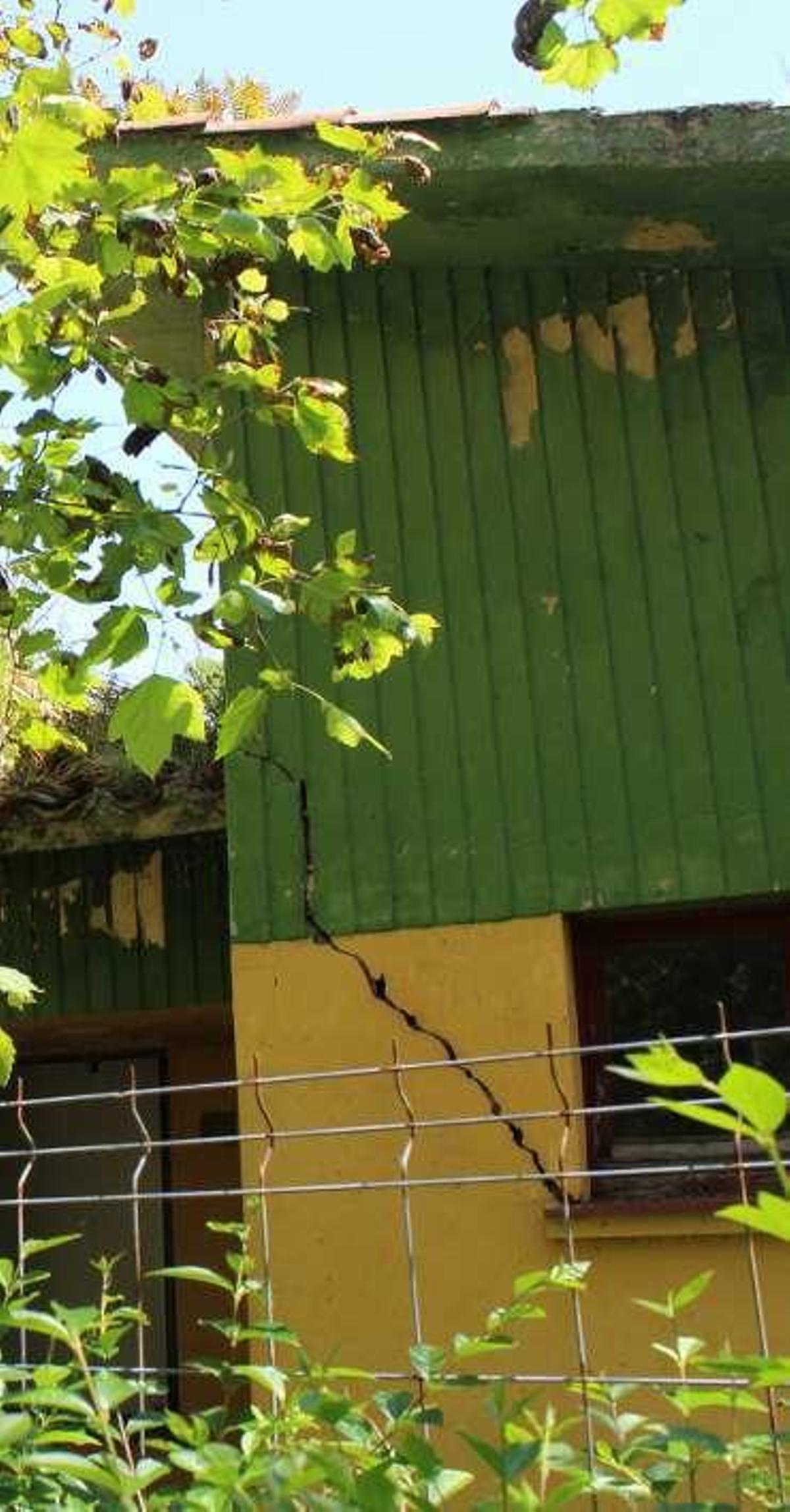 El doble sentido del tráfico en la Ciudad de Perlora elimina unos 300 aparcamientos