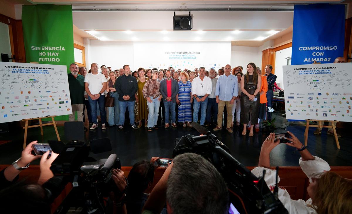 Asistentes al acto de hoy en Almaraz.
