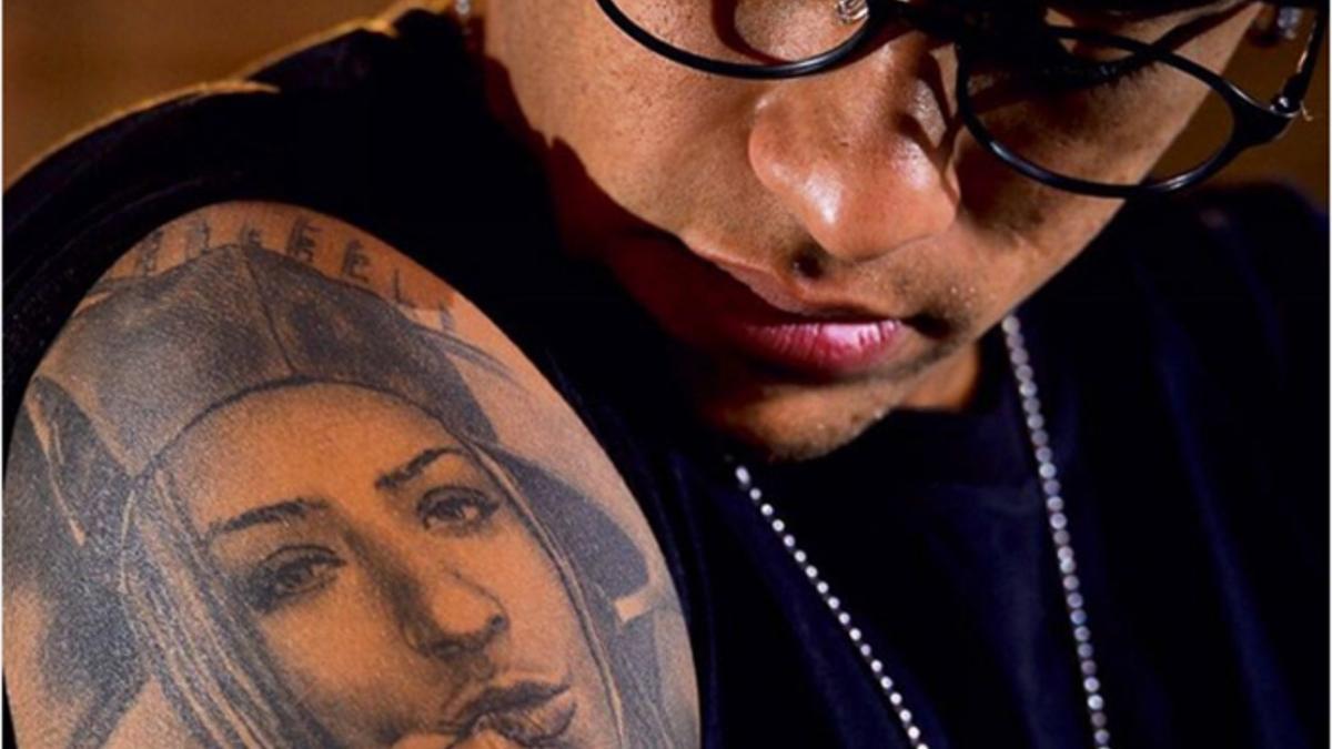 Neymar muestra el tatuaje con el rostro de su hermana