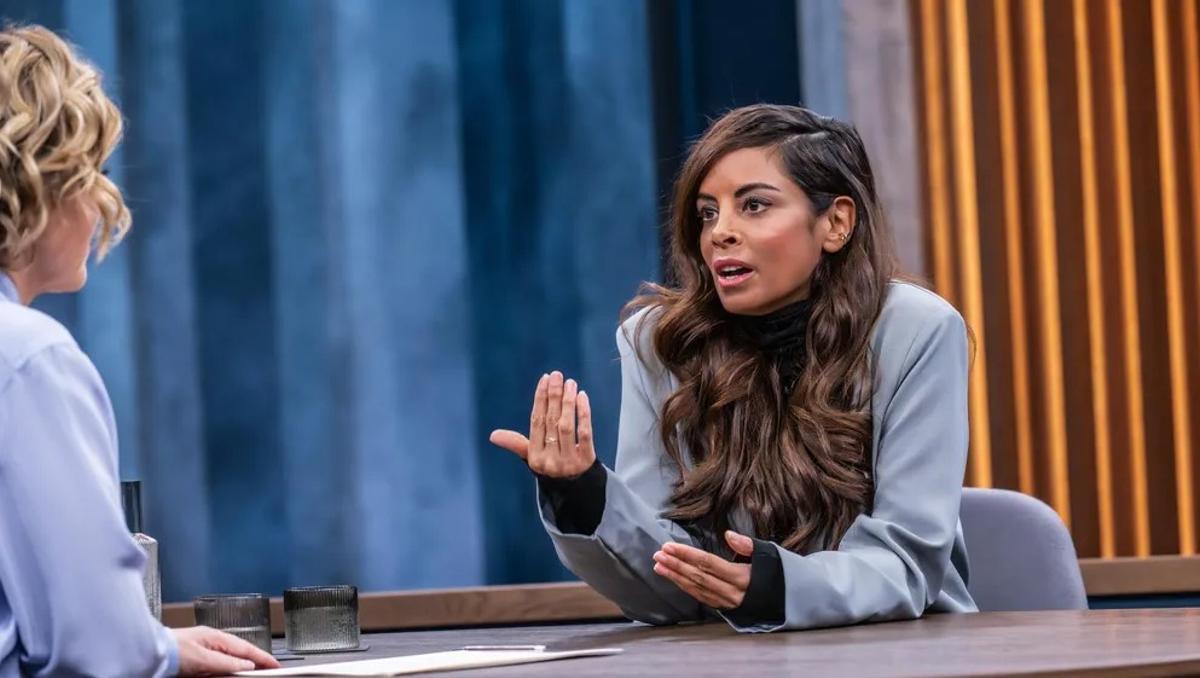 Collien Fernandes in der Talkshow "Caren Miosga".