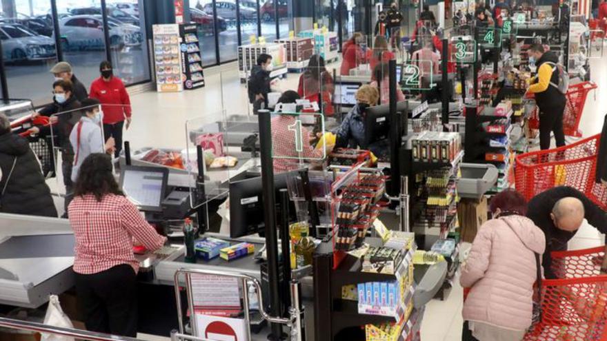 Las tarjetas para comida del Gobierno llegarán a 3.800 familias en Galicia