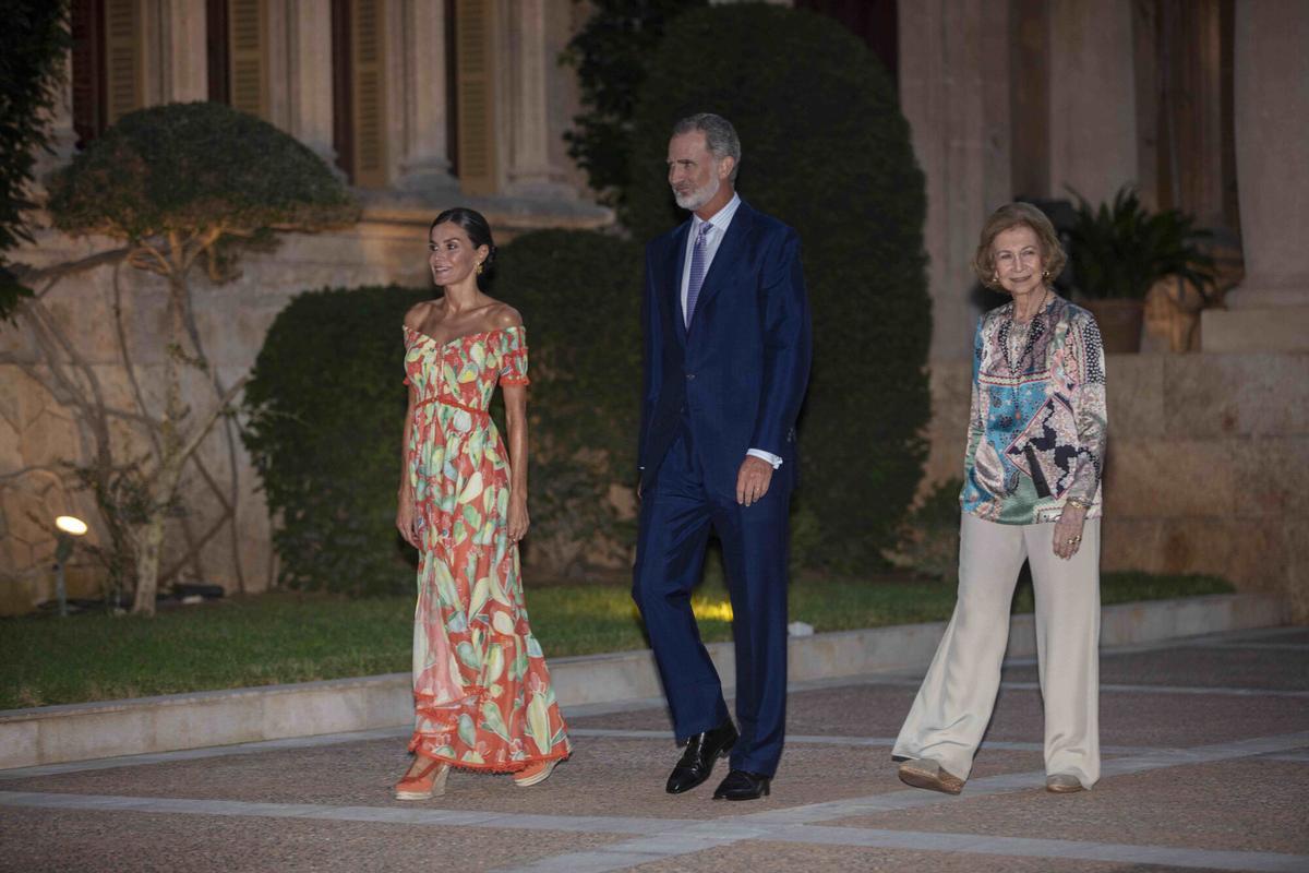 Letizia, Felipe VI y doña Sofía en la recepción a la sociedad mallorquina en 2022 Letizia, Felipe VI y doña Sofía en la recepción a la sociedad mallorquina en 2022