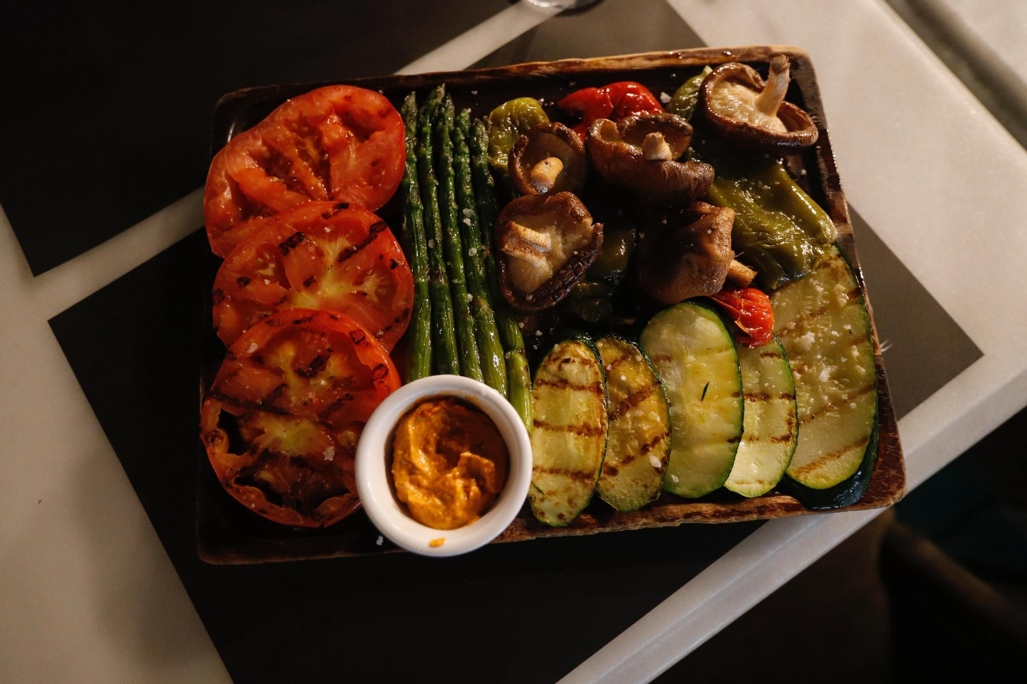 En imagenes | Carnívoro, el restaurante con los mejores huevos rotos de Zaragoza: “Nos hace especiales, más que la carne”