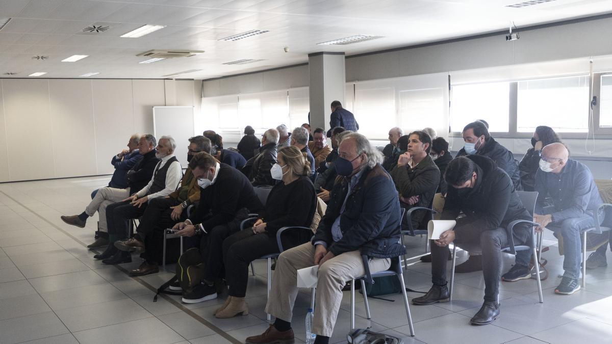 Los veintiséis acusados de la pieza de los zombis del caso Taula, el primer día del juicio.