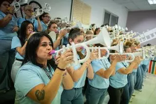 Reportaje con Redoblonas, murga femenina nueva en el Carnaval