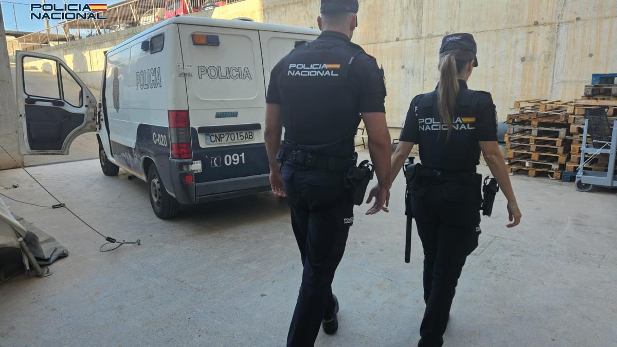 Agentes de la Policía Nacional en Ibiza