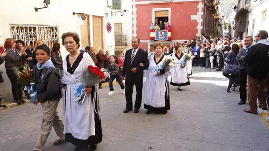 Cientos de personas acudieron a honrar a su patrona.