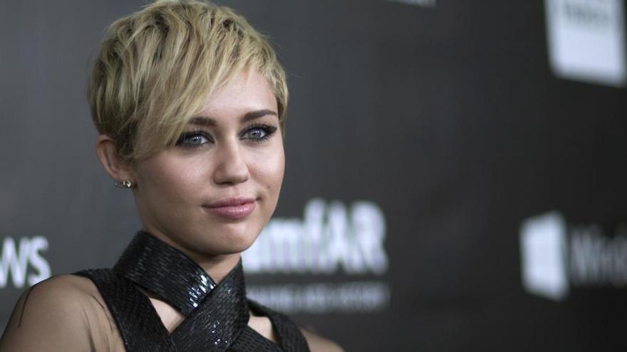 Miley Cyrus lanza nuevo disco el día 27: &#039;Plastic Hearts&#039;