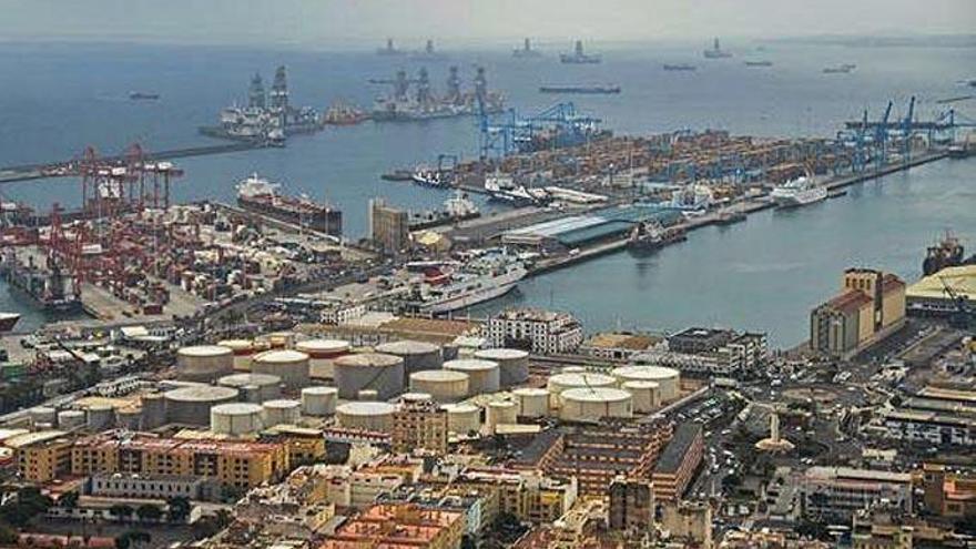 Vista aérea del Puerto de La Luz.