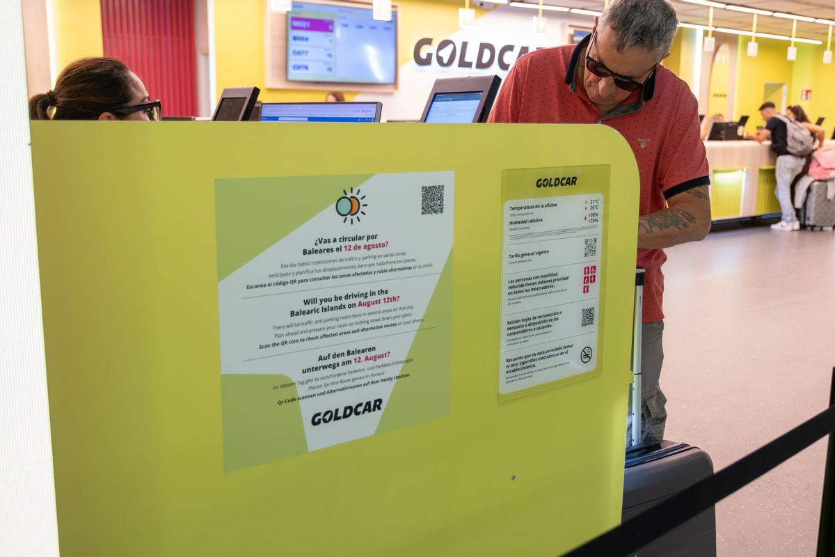 Información eclipse en el aeropuerto.