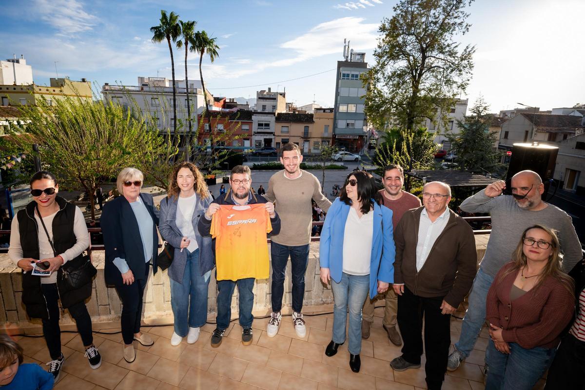 Homenaje de Bellreguard a su deportista más ilustre, Quique Llopis Doménech