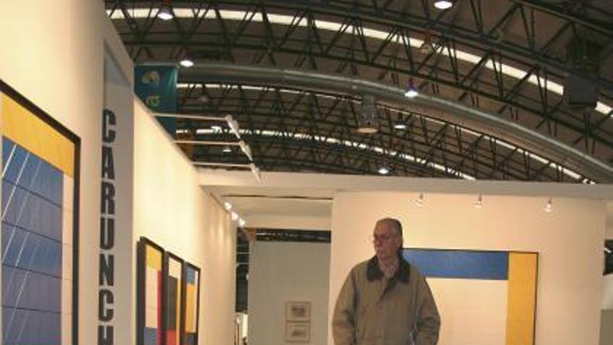 Luis Carucho en 2010 en la Feria Puro Arte de Vigo, donde presentó una instalación con diez de sus obras