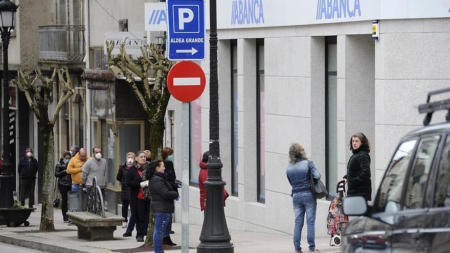 Los gallegos ganan 630 euros menos al mes que el salario medio en la UE