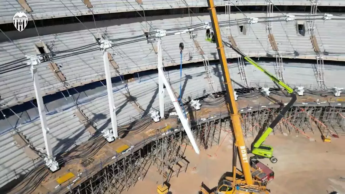 La futura cubierta del Nou Mestalla ya toma forma