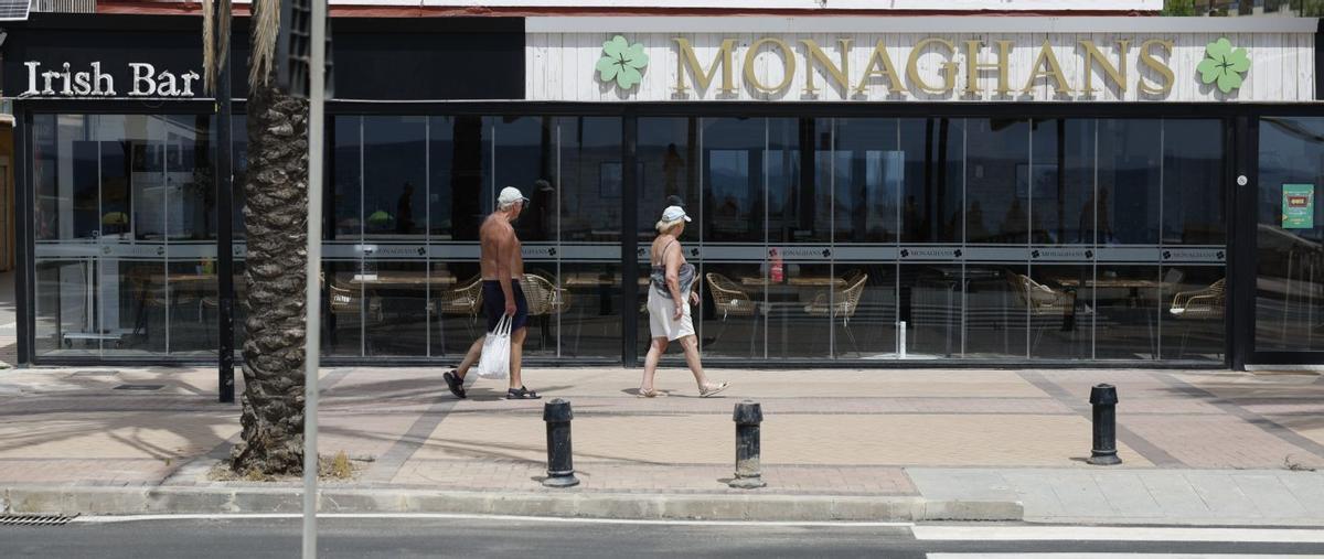El pub de Fuengirola, días después del doble asesinato del año pasado. | EFE
