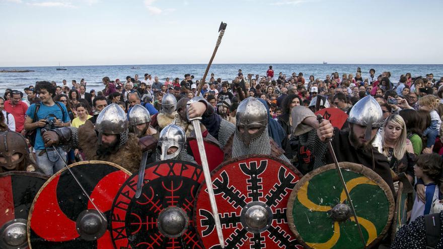 Desembarco vikingo en el Postiguet con motivo de la exposición