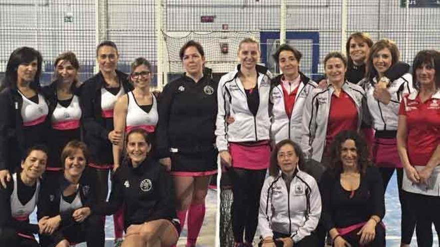 Foto de familia del equipo femenino del Pádel Morales Activa-Repostar.