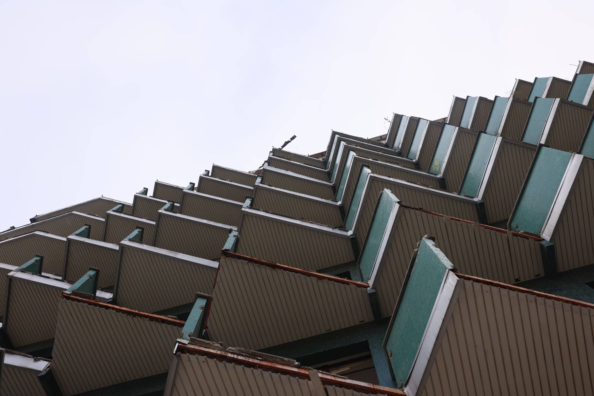 Viejo HUCA. Recorrido por cómo está el viejo hospital.