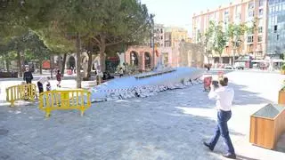 Un submarino de casi veinte metros 'emerge' en plena plaza Juan XXIII de Cartagena