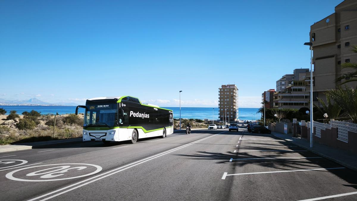 Desde su puesta en marcha en enero de 2025, el autobús a pedanías ha superado 1,5 millones de pasajeros