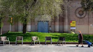 placa-dorfila-per-on-passa-una-dona-web