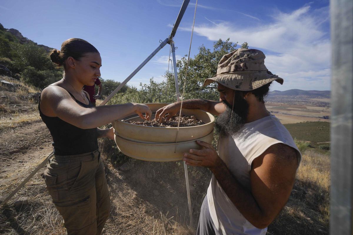 Excavaciones en el yacimiento de El Peñón en Peñarroya-Pueblonuevo.