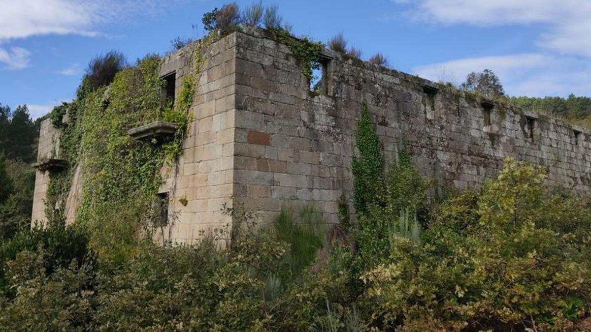 El monasterio de Santa Comba de Naves, en Palmés.