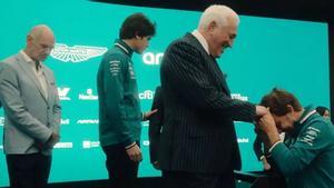 Alonso y su reverencia a Stroll por el fichaje de Newey