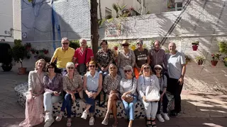 Estepona en el foco: los mayores capturan su visión del mundo mediante un taller de fotografía