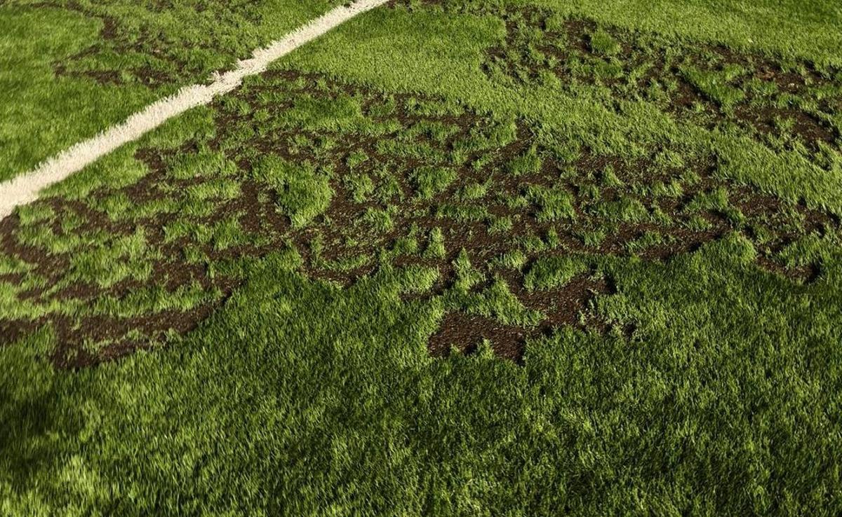 Daños en la superficie de juego del campo de fútbol de Torrecampo.