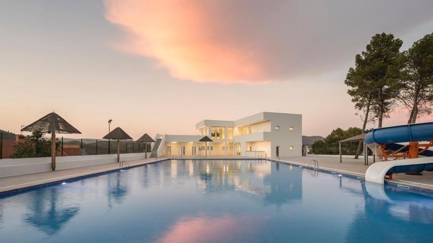 Cofrentes ofrece gestionar el nuevo restaurante de la piscina por 500 euros al mes