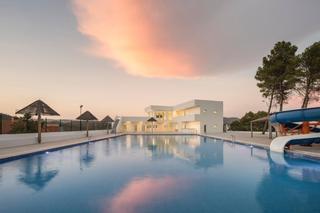 Cofrentes ofrece gestionar el nuevo restaurante de la piscina por 500 euros al mes