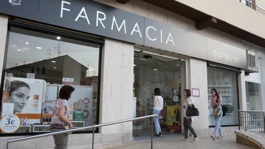Un encapuchado con un machete atraca una farmacia de Xàtiva y se lleva 100 euros