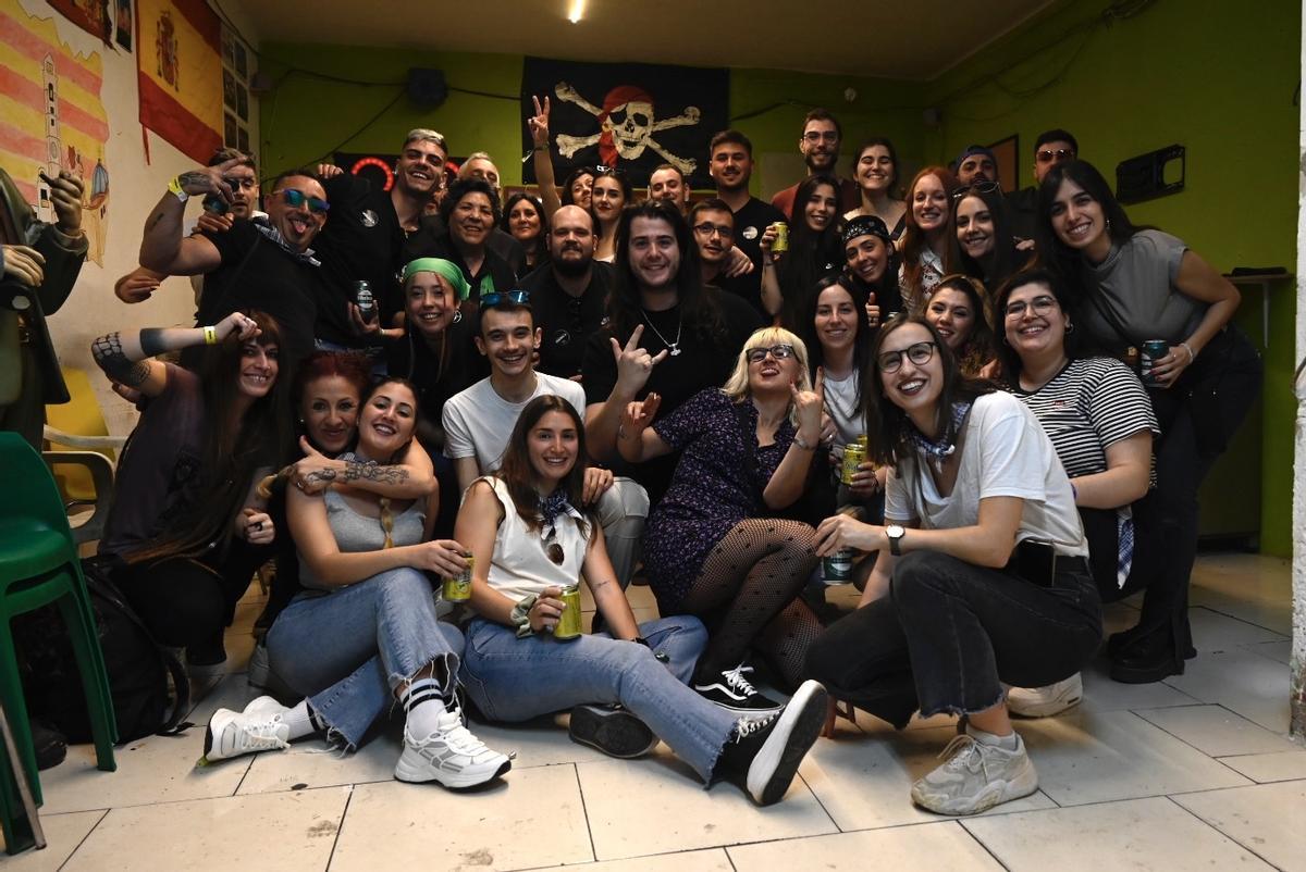 Búscate en la galería de fotos de las collas (II)
