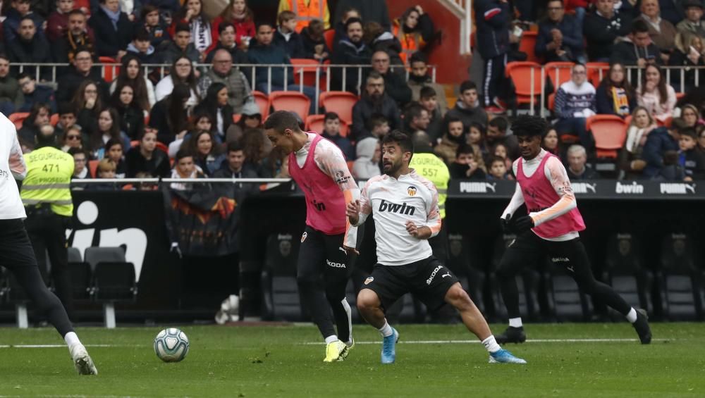 Búscate en el entrenamiento del Valencia CF en  Mestalla