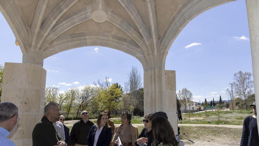 El Parque Mayrena acoge la construcción en piedra natural ‘La primera morada’ en homenaje a Santa Teresa