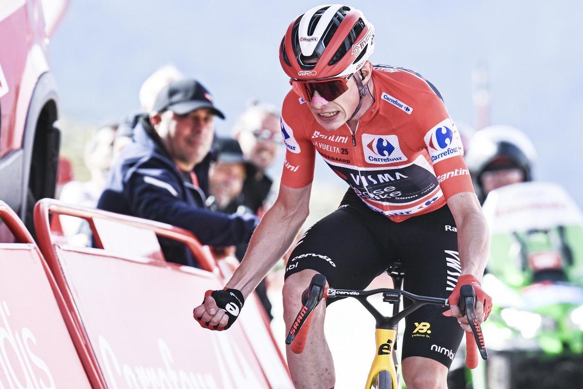 Jonas Vingegaard, con el jersey rojo de la Vuelta.