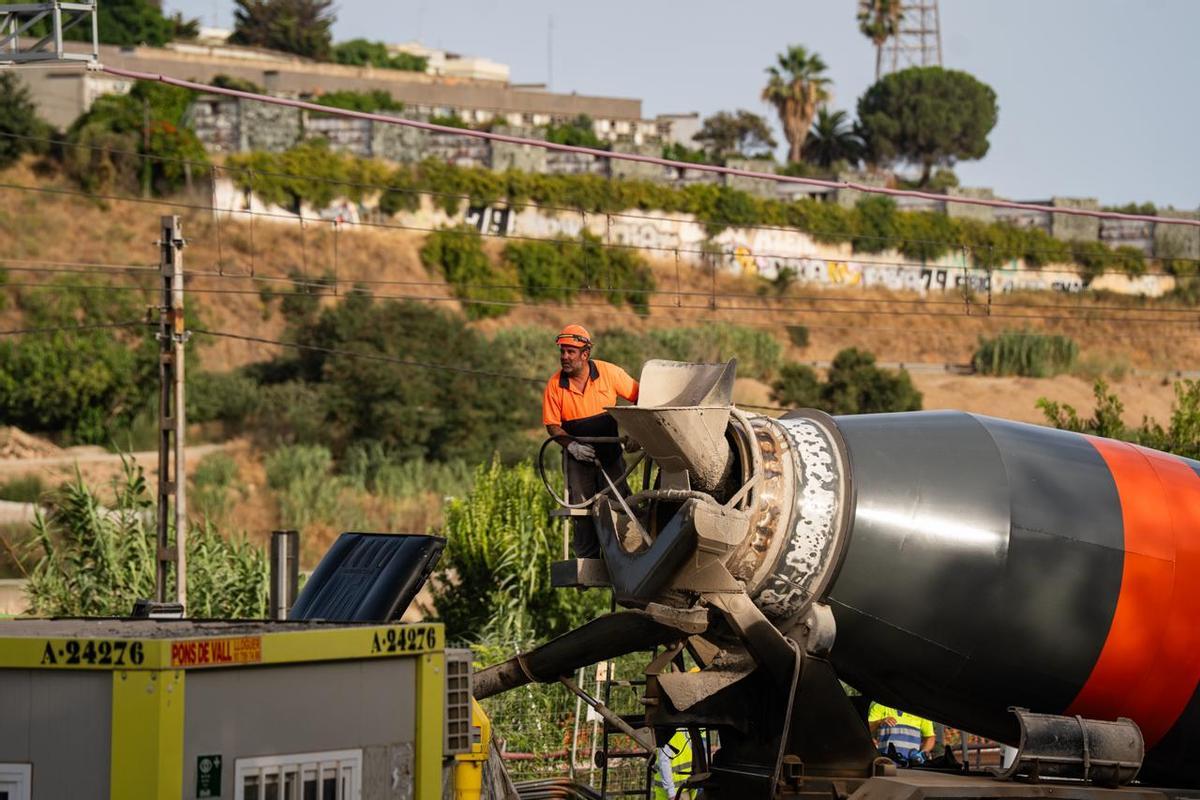 Colapso en el pozo que conecta las obras subterráneas de la R2 en Vallbona