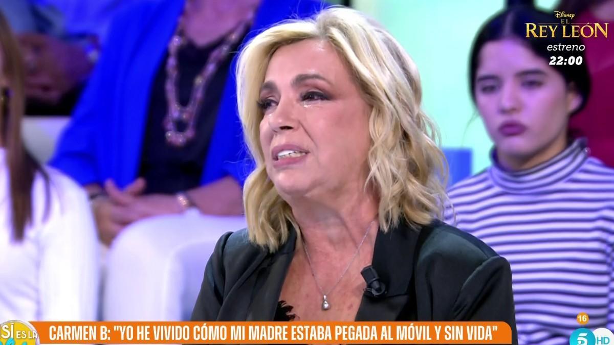 Sandra Barneda paraliza la emisión de 'Así es la vida' mientras Carmen Borrego se derrumba en pleno directo