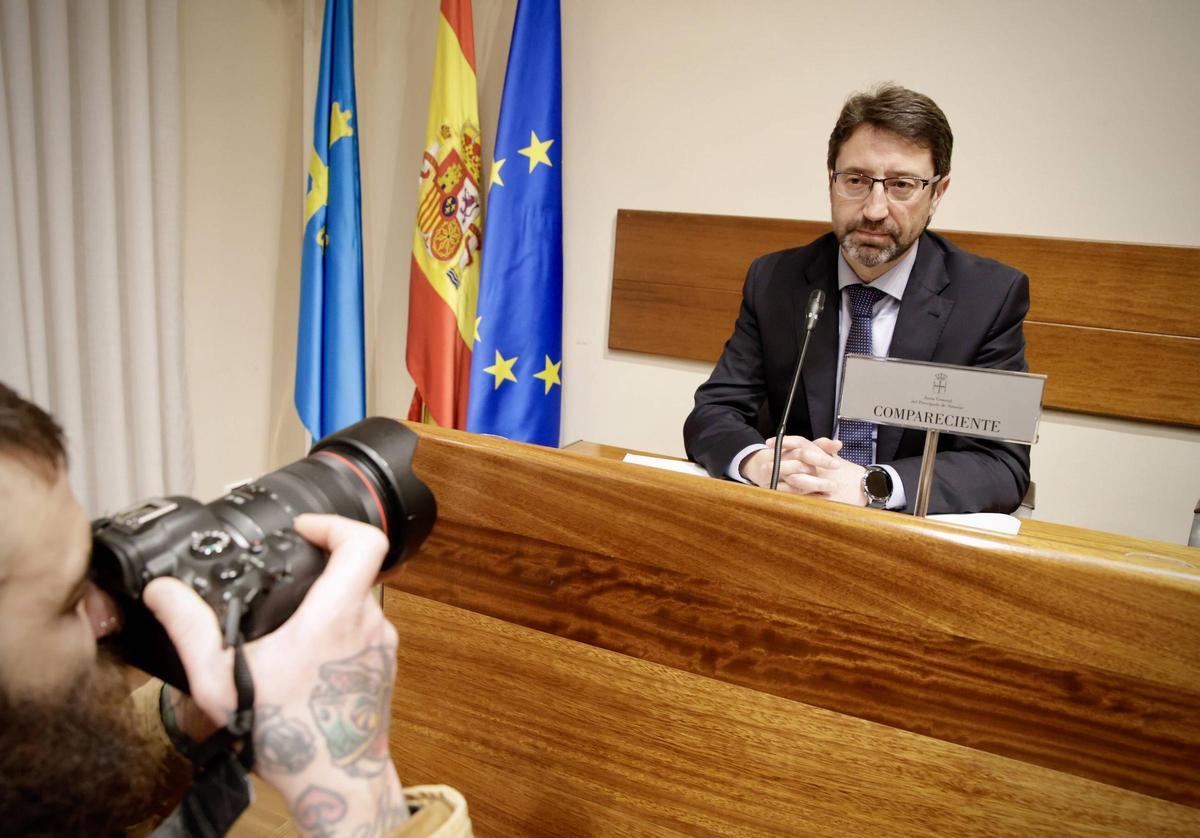 Enrique Fernández, exconsejero de Industria y actual presidente de Hunosa, en la comisión sobre Cerredo.